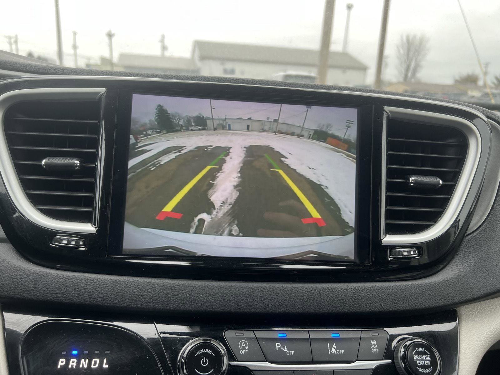 Used 2024 Chrysler Pacifica Touring-L image 21