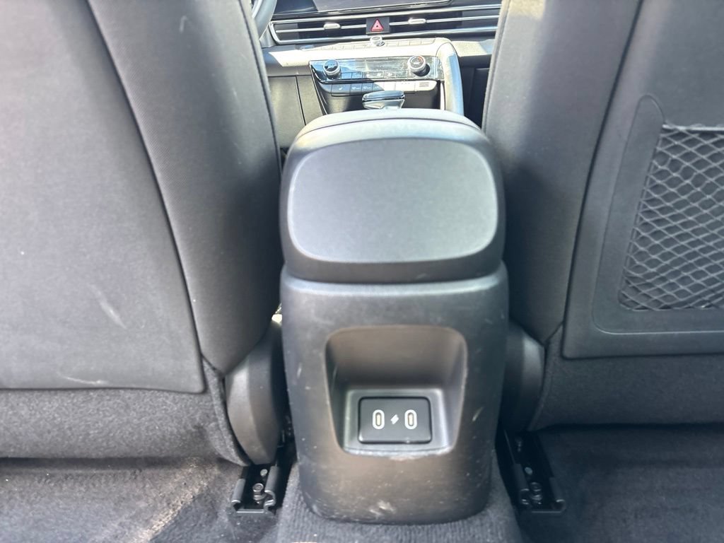 Certified 2025 Hyundai Elantra SEL FWD image 30