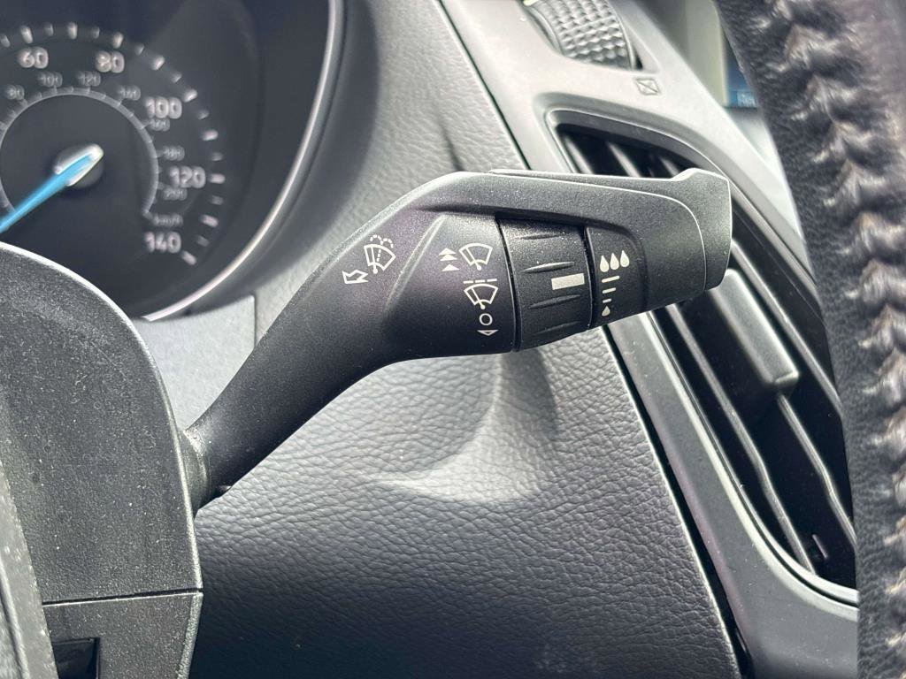 Used 2018 Ford Focus SE w/ SE Appearance Package image 25