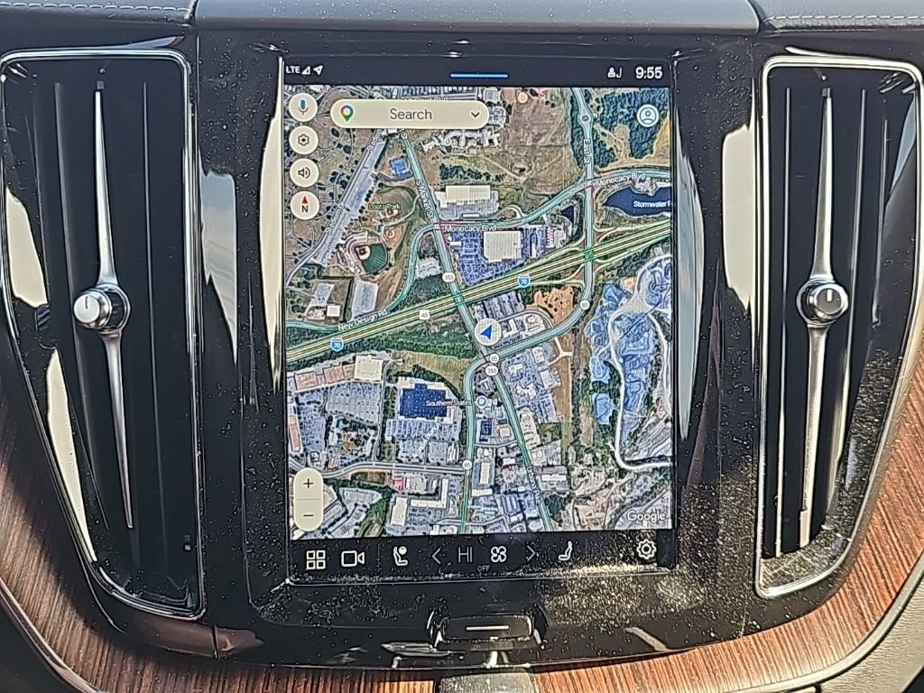 Certified 2023 Volvo XC60 B5 Ultimate w/ Climate Package image 7