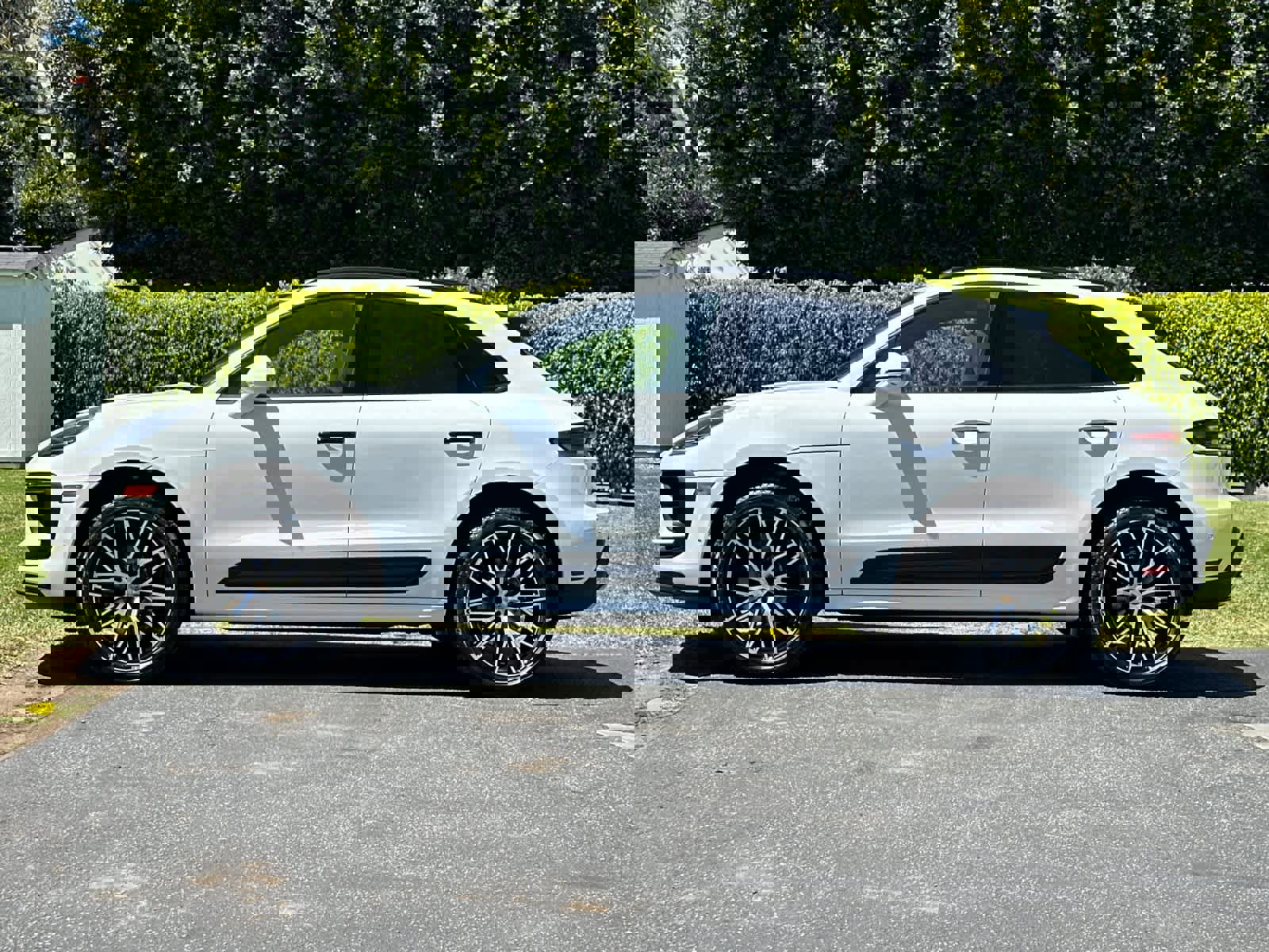 New 2026 Porsche Macan AWD/4WD image 2