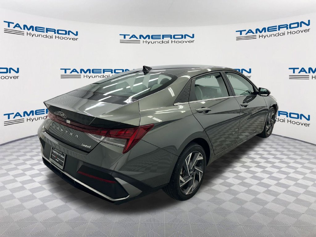 Used 2025 Hyundai Elantra Limited FWD image 5