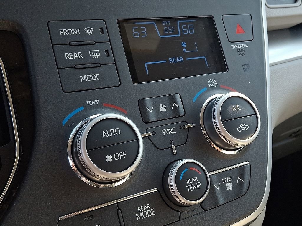 Used 2020 Toyota Sienna L image 14