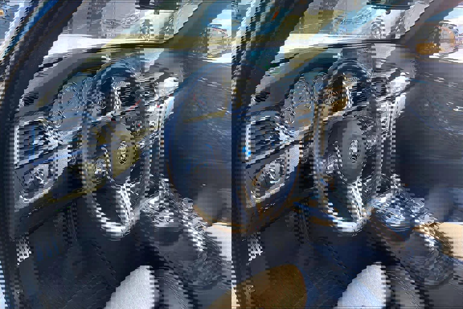 Used 2017 BMW M4 Convertible image 16