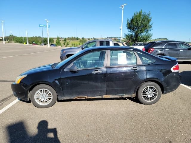 Used 2010 Ford Focus SE FWD image 4