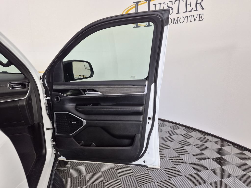 Used 2024 Jeep Wagoneer Series II AWD/4WD image 34