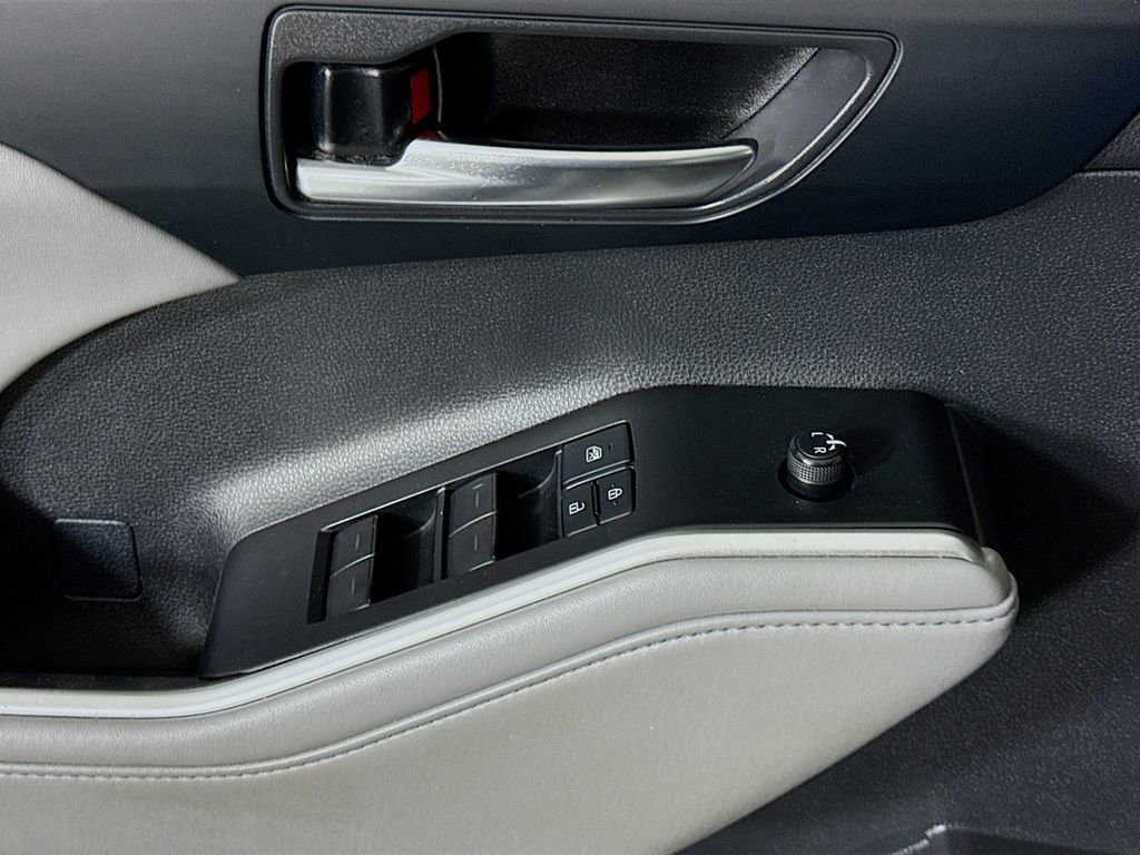Used 2021 Toyota Highlander XLE image 23