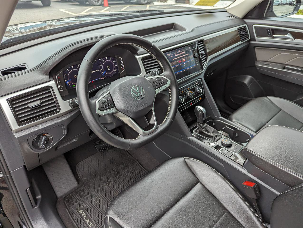 Used 2023 Volkswagen Atlas SE w/ Panoramic Sunroof Package image 13