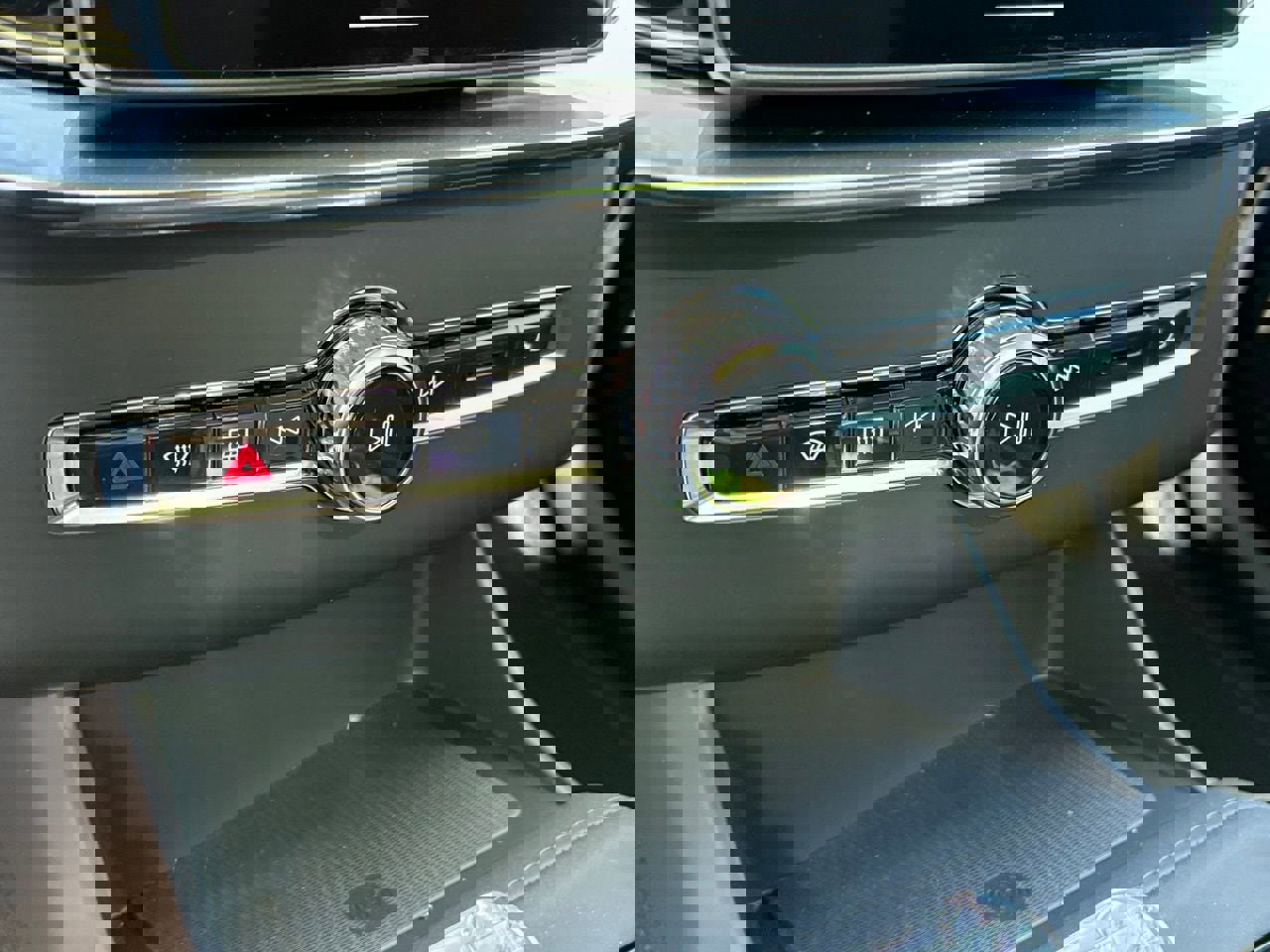 New 2026 Volvo XC90 B6 Plus w/ Protection Package Premier AWD/4WD image 15