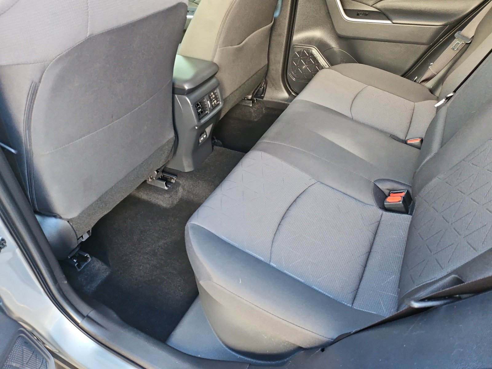Used 2025 Toyota RAV4 XLE AWD/4WD image 33
