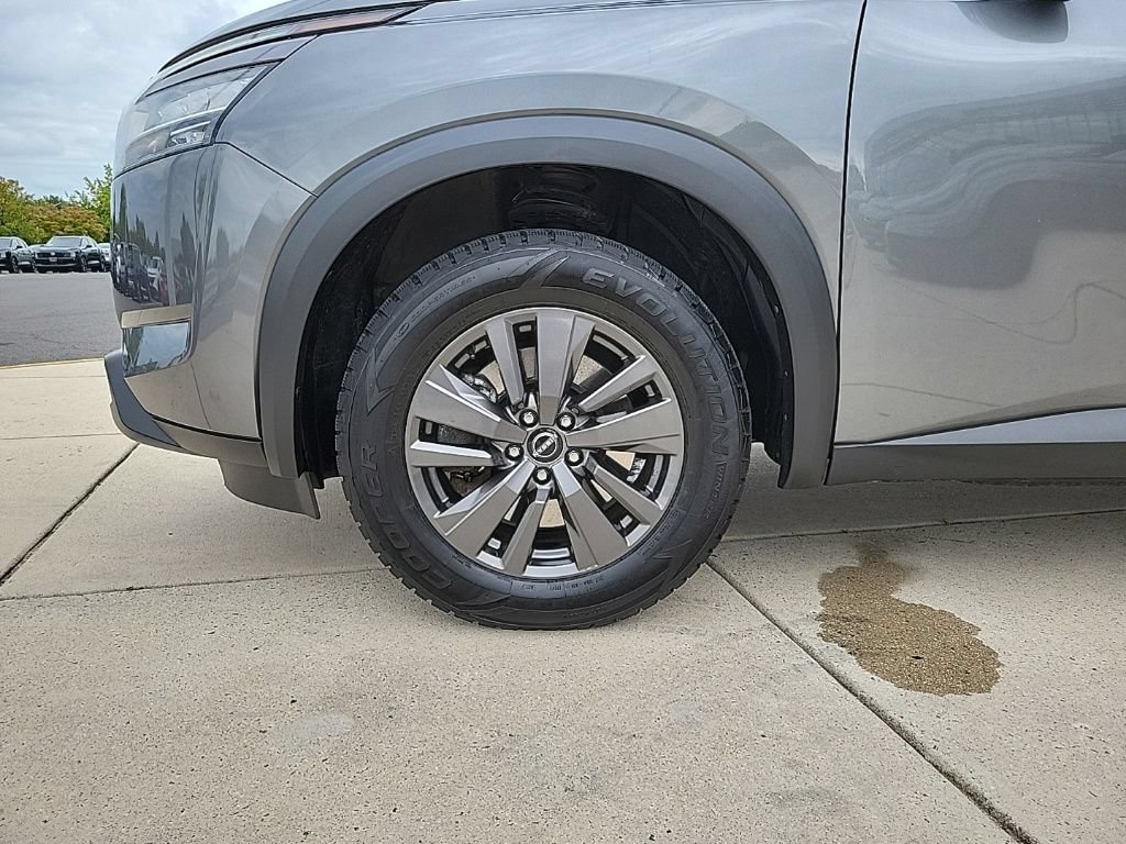 Used 2022 Nissan Pathfinder SV AWD/4WD image 8