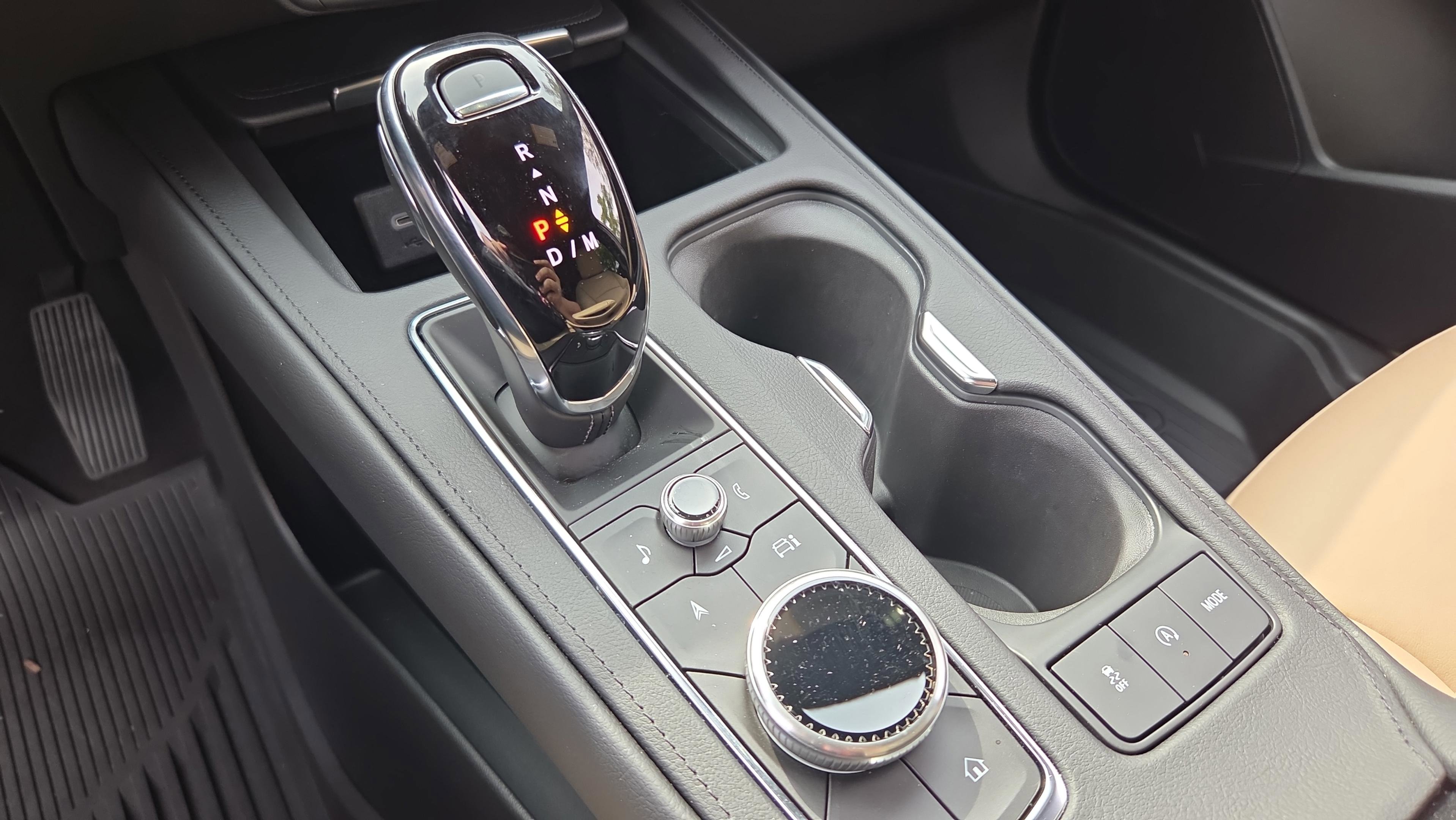 Used 2024 Cadillac XT4 Premium Luxury w/ Cold Weather Package image 17