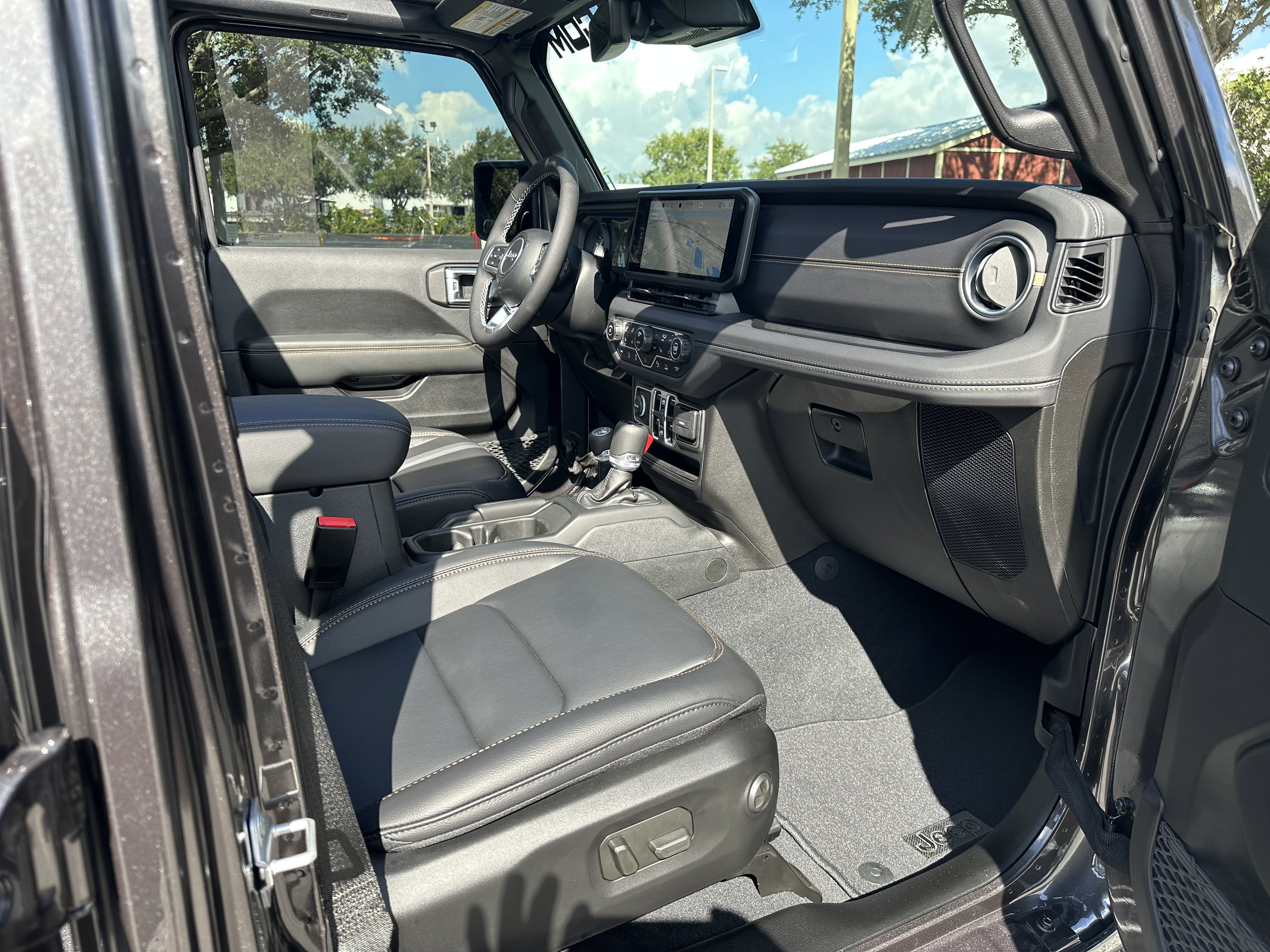 Used 2025 Jeep Wrangler Sahara w/ Safety Group image 31