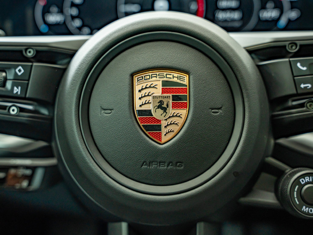 Certified 2025 Porsche Cayenne E-Hybrid Coupe AWD/4WD image 25