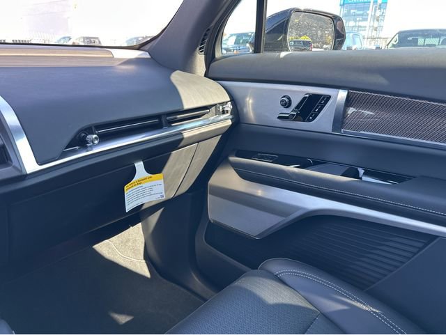 New 2026 Cadillac Vistiq Luxury AWD/4WD image 7