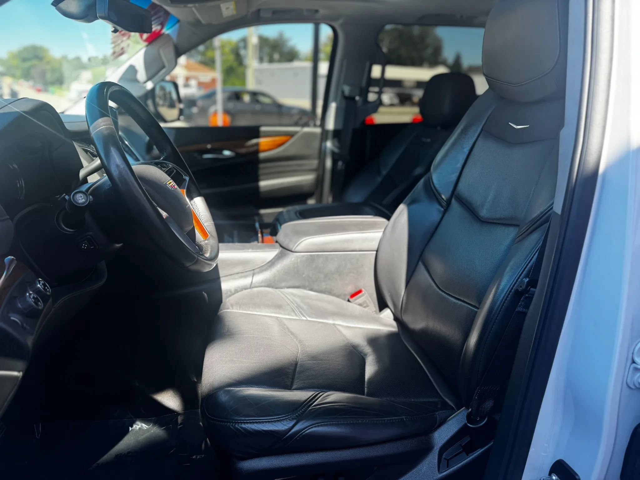Used 2017 Cadillac Escalade ESV Luxury AWD/4WD image 9