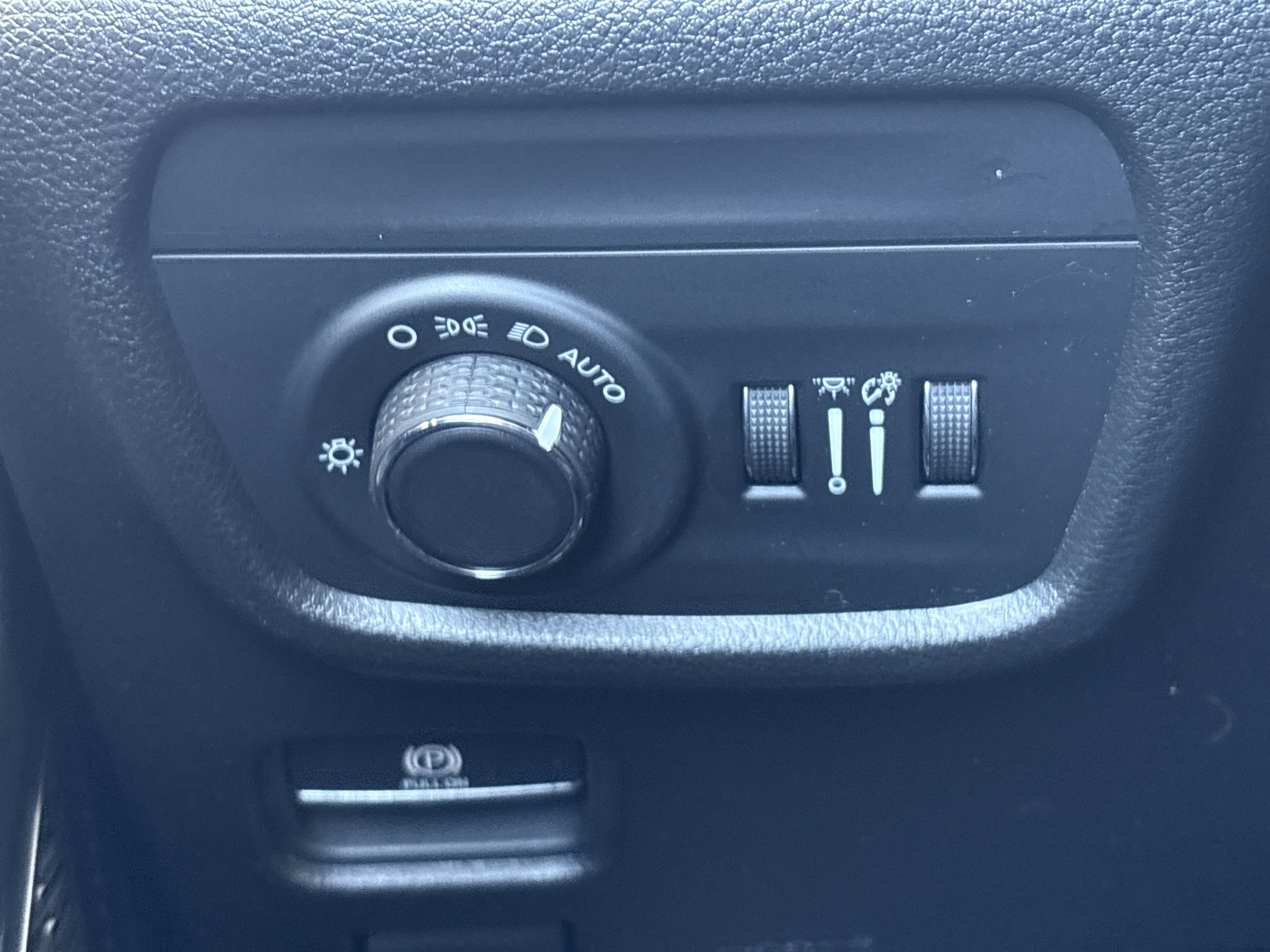 Certified 2023 Jeep Grand Cherokee Laredo RWD image 31