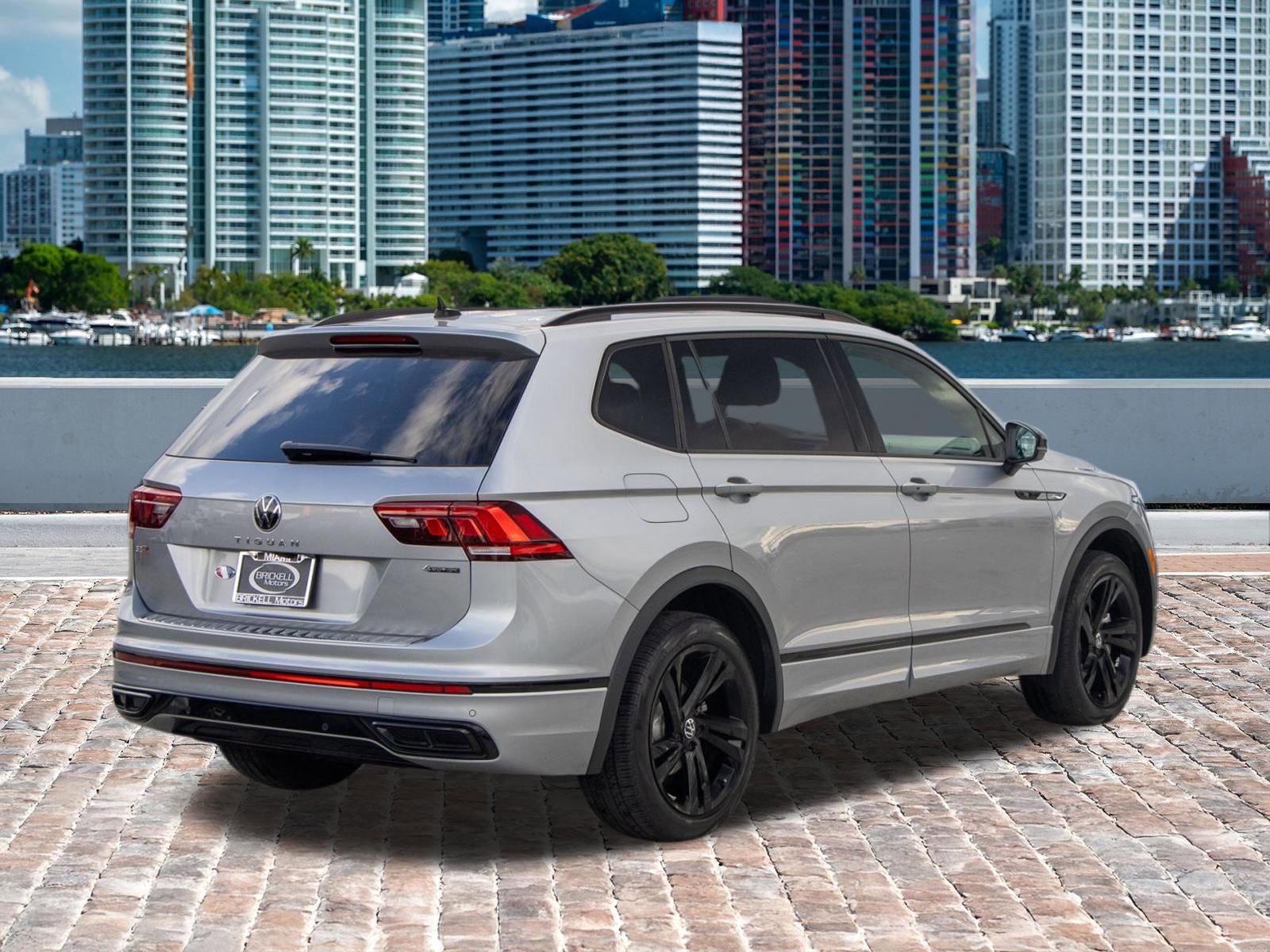 Used 2024 Volkswagen Tiguan SE R-Line FWD image 5