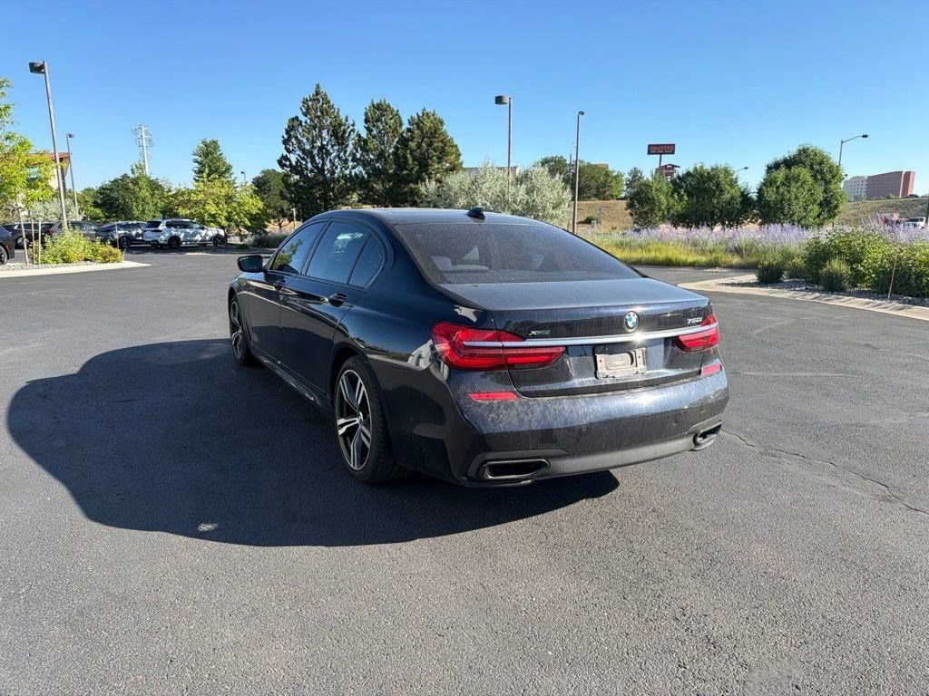 Used 2019 BMW 750i xDrive w/ Autobahn Package AWD/4WD image 3