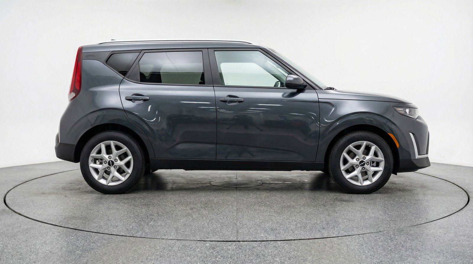 Used 2025 Kia Soul LX w/ LX Technology Package FWD image 11