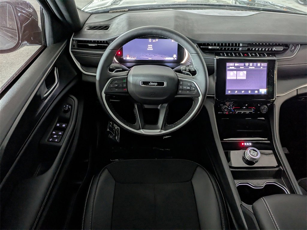 New 2025 Jeep Grand Cherokee Altitude image 17