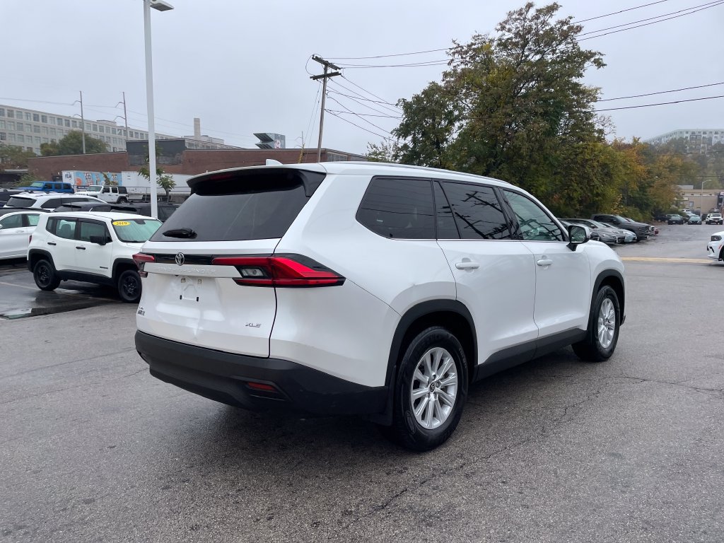 Used 2024 Toyota Grand Highlander AWD image 5
