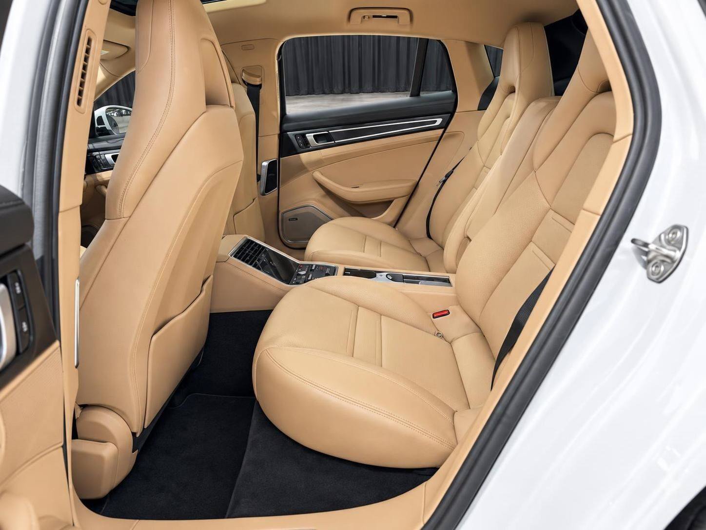 Used 2023 Porsche Panamera 4 Platinum Edition AWD/4WD image 19
