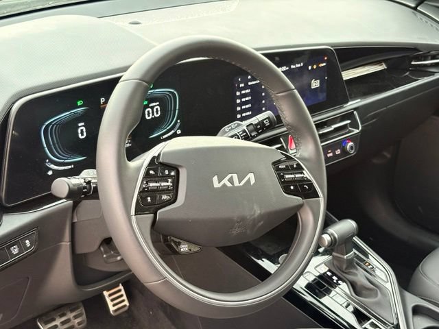 Certified 2025 Kia Niro EX Touring FWD image 12