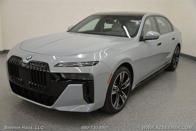 Used 2023 BMW 760i xDrive w/ Executive Package AWD/4WD image 2