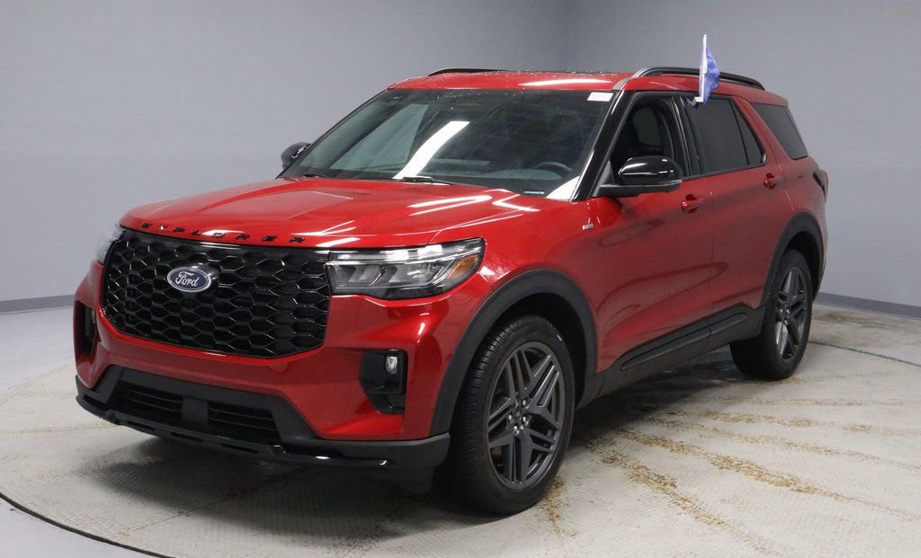 Certified 2025 Ford Explorer ST-Line w/ Premium Package image 7