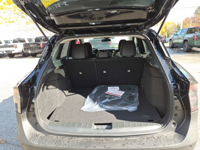 New 2026 Nissan Kicks SR w/ Cold Weather Package image 9