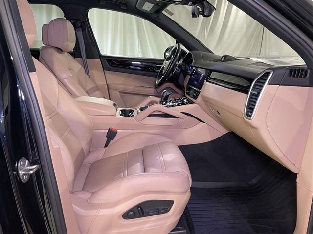 Used 2022 Porsche Cayenne Platinum Edition w/ Premium Package Plus image 23