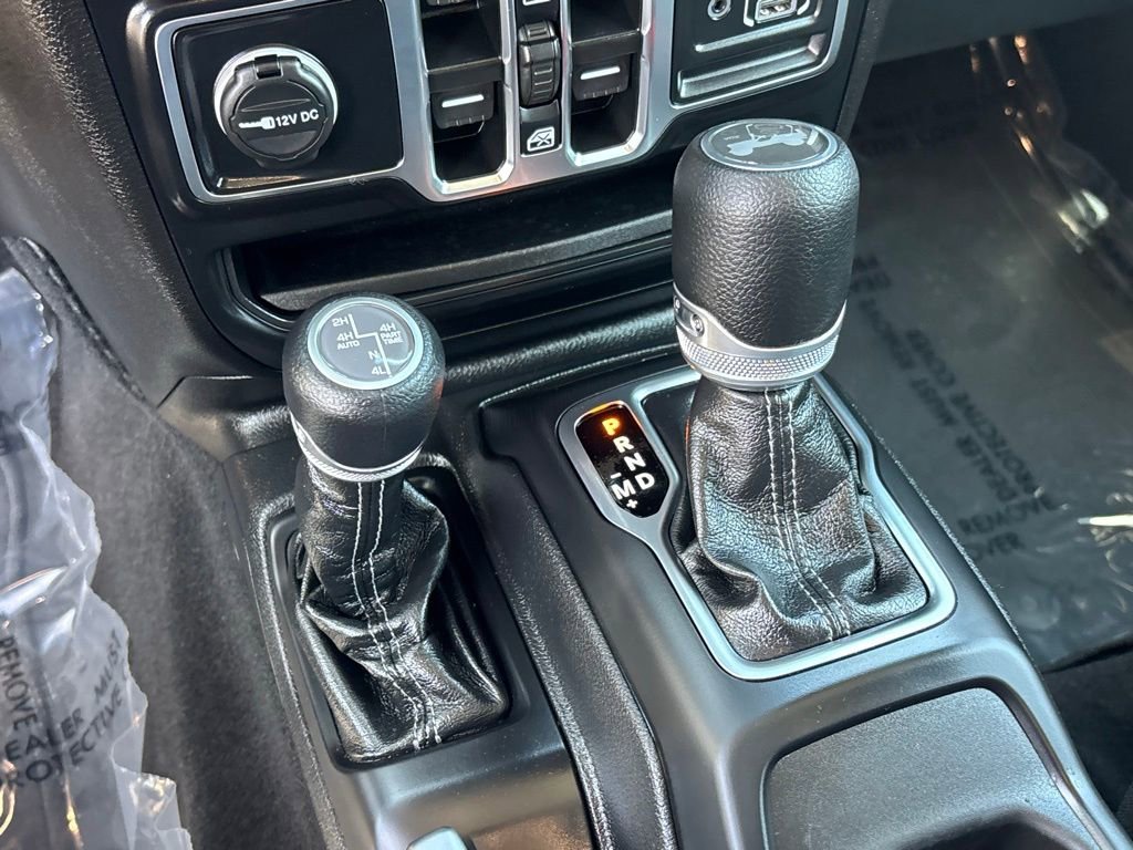 Used 2025 Jeep Wrangler Unlimited Sahara w/ Safety Group image 16