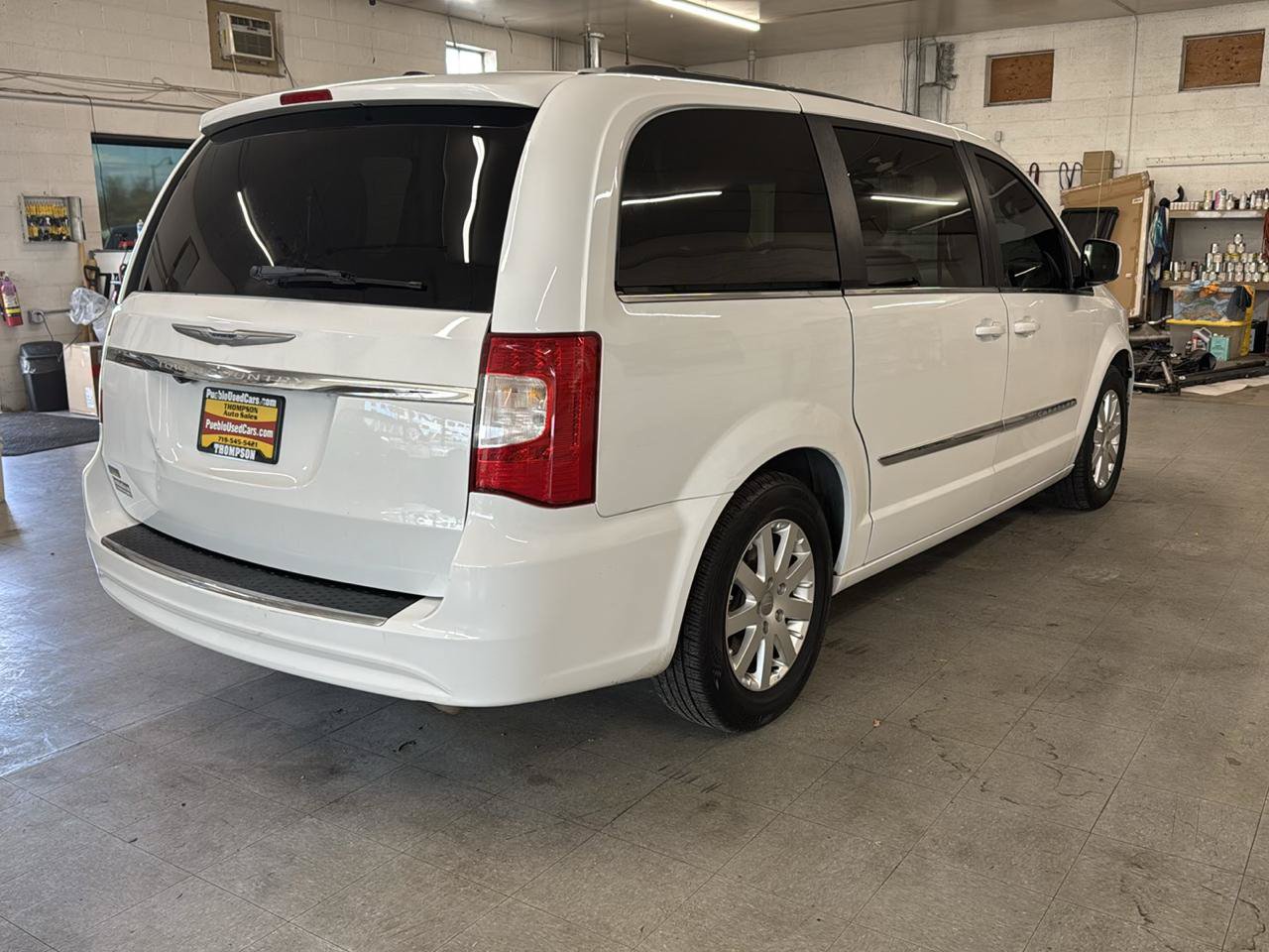 Used 2015 Chrysler Town & Country Touring FWD image 81