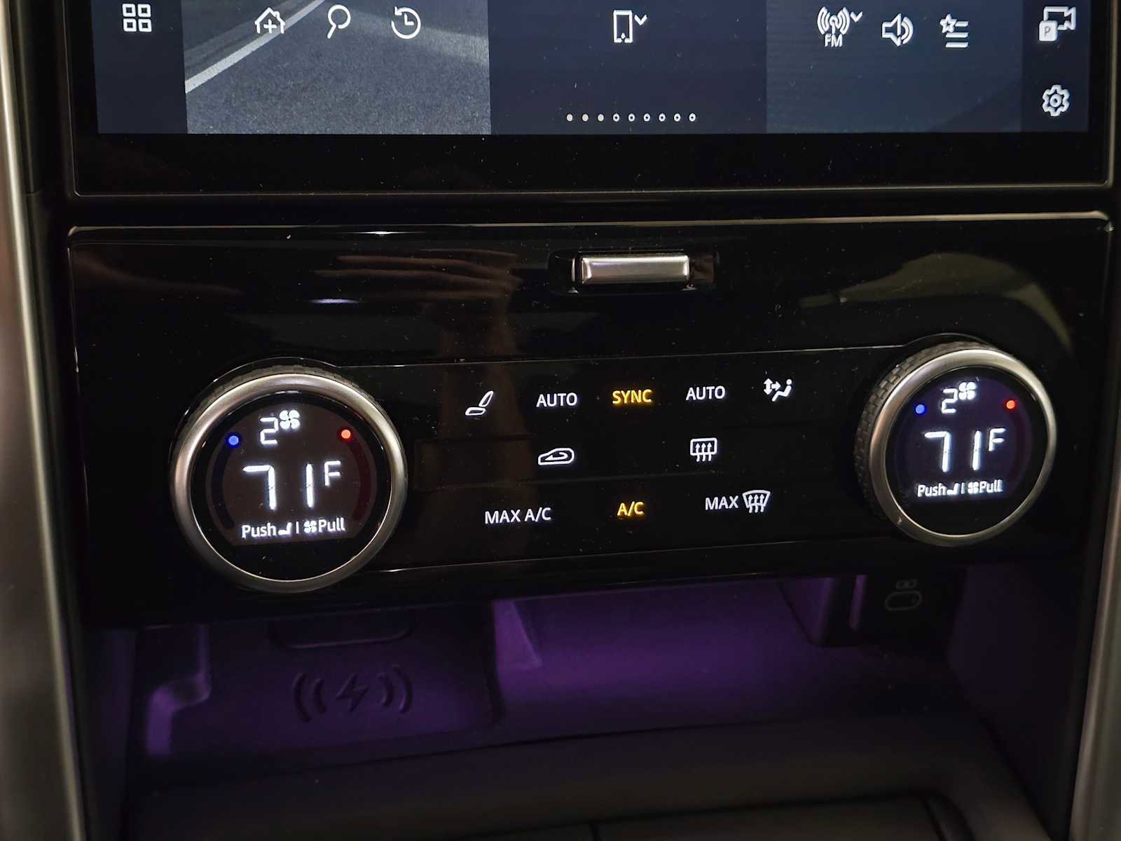 Used 2025 Land Rover Discovery S image 29