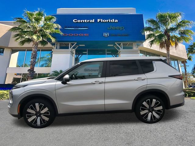 Used 2025 Mitsubishi Outlander SE FWD image 8