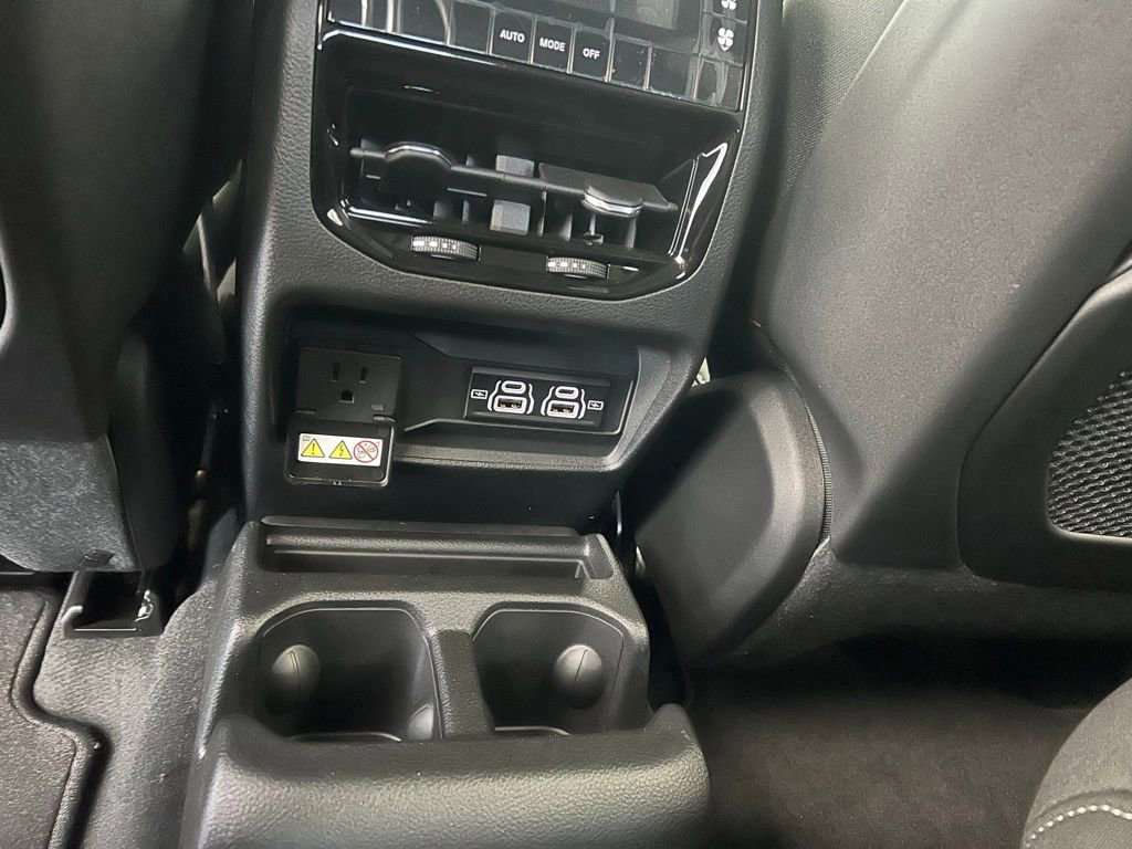 New 2025 Jeep Grand Cherokee L Laredo w/ Luxury Tech Group I image 18