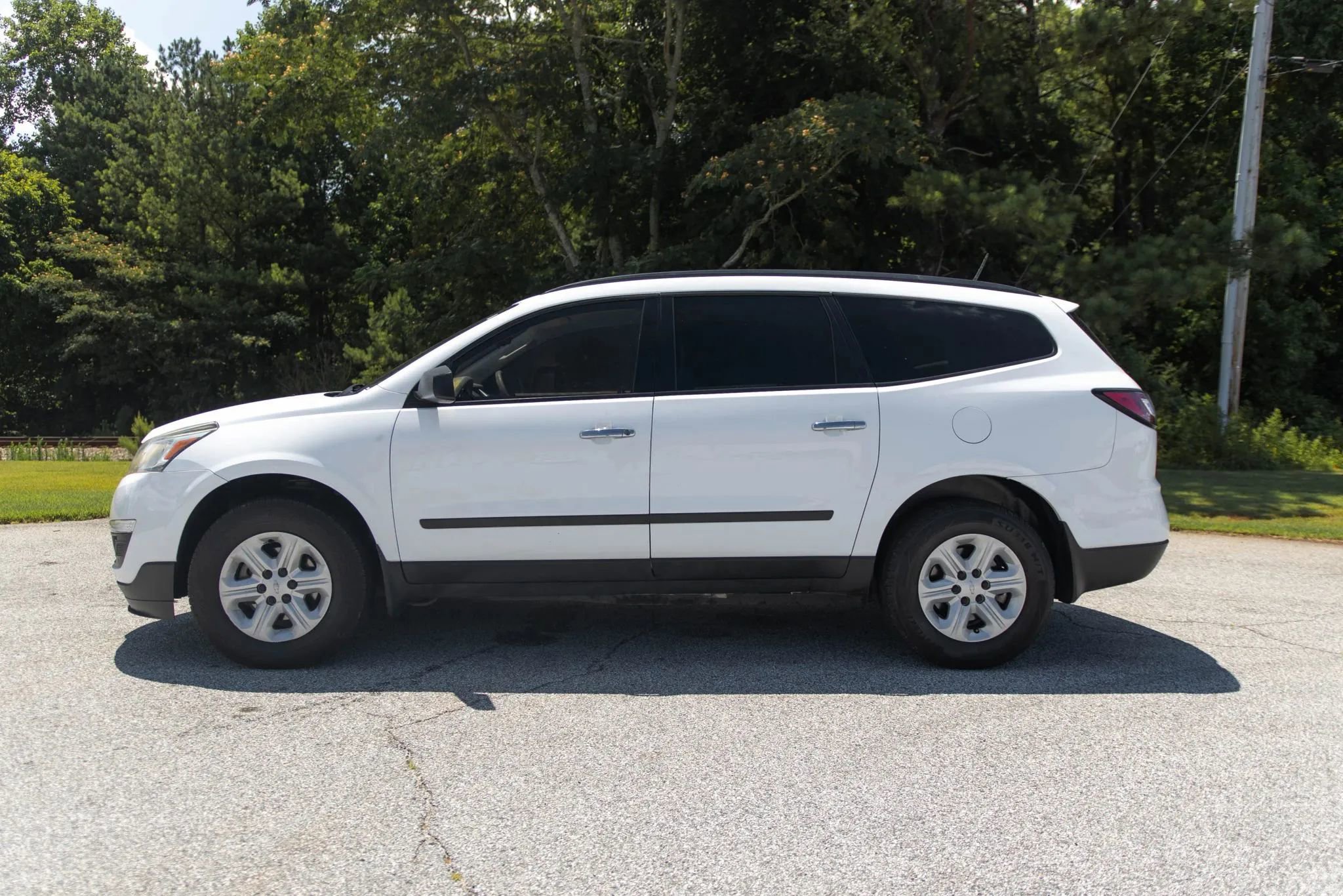 Used 2017 Chevrolet Traverse LS image 2