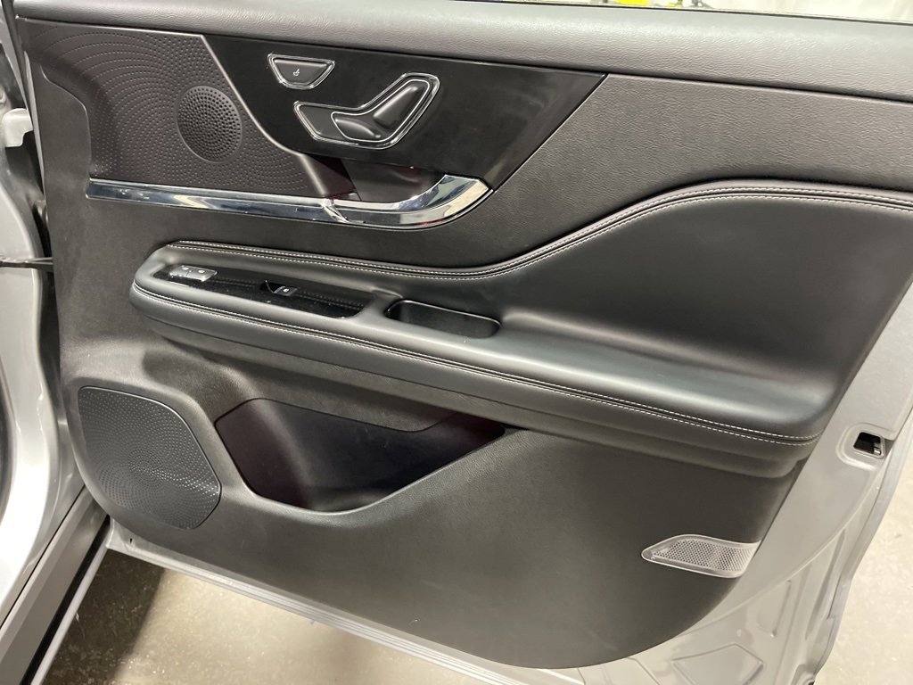 Used 2024 Lincoln Corsair Reserve w/ Equipment Group 201A image 11