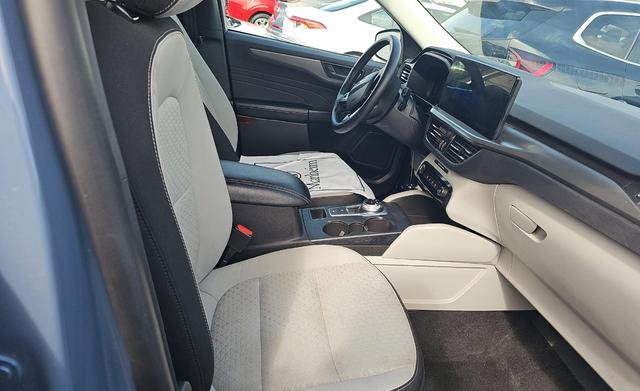 Used 2024 Ford Escape Active w/ Tech Pack #1 AWD/4WD image 9