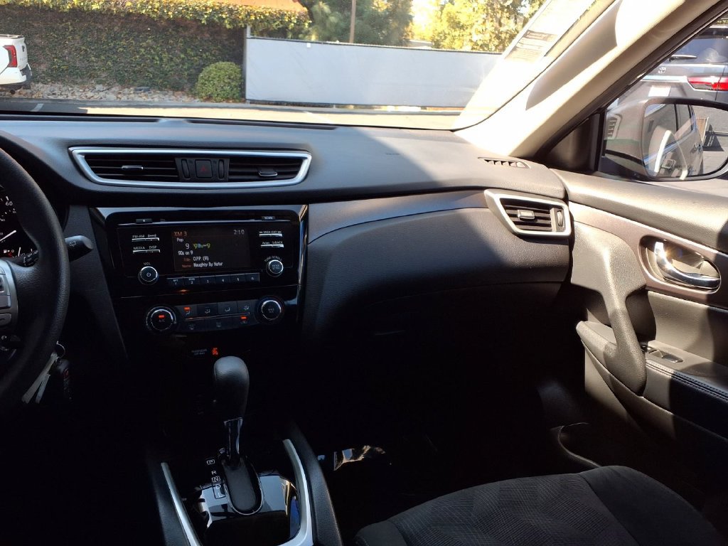 Used 2016 Nissan Rogue S FWD image 23