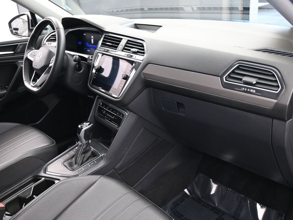 Used 2023 Volkswagen Tiguan SE image 44