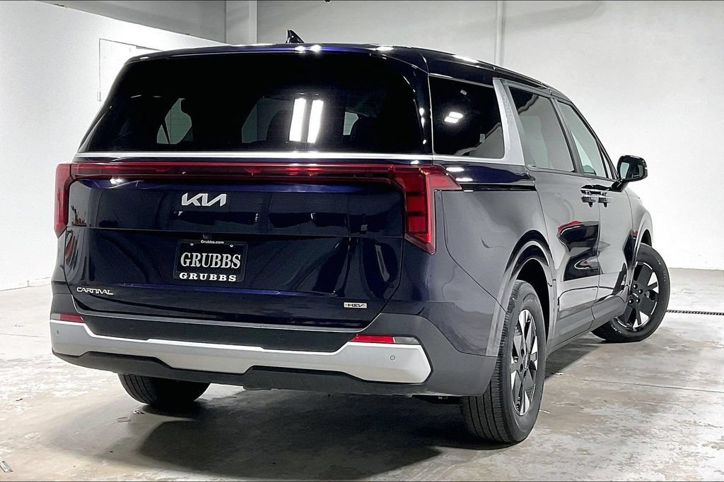 Used 2026 Kia Carnival LXS FWD image 2
