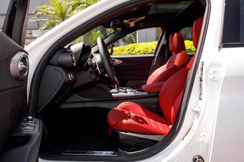 New 2025 Alfa Romeo Giulia w/ Veloce Package Rwd image 27