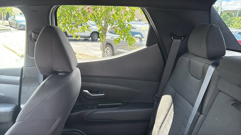 Used 2025 Hyundai Santa Cruz SE AWD/4WD image 27