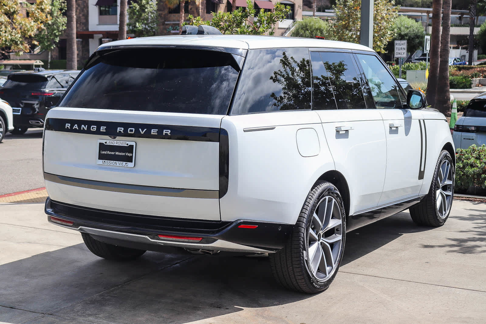 Certified 2026 Land Rover Range Rover SE AWD/4WD image 6