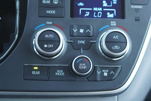 Used 2020 Toyota Sienna LE image 31