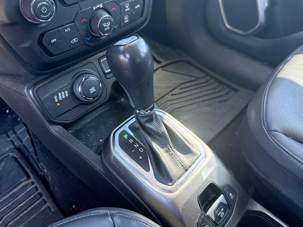 Used 2021 Jeep Renegade Limited AWD/4WD image 26