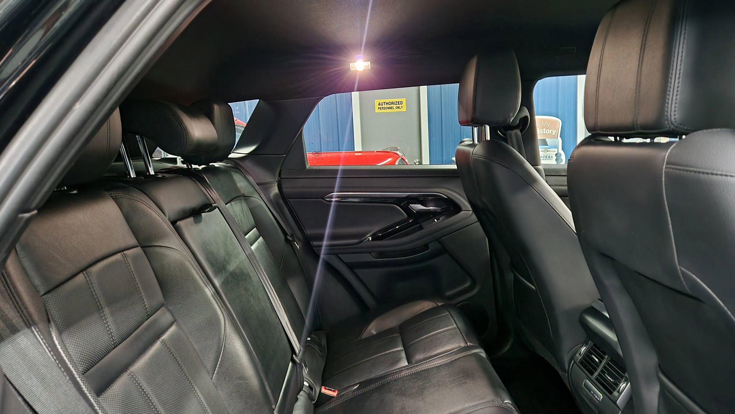 Used 2020 Land Rover Range Rover Evoque SE image 16