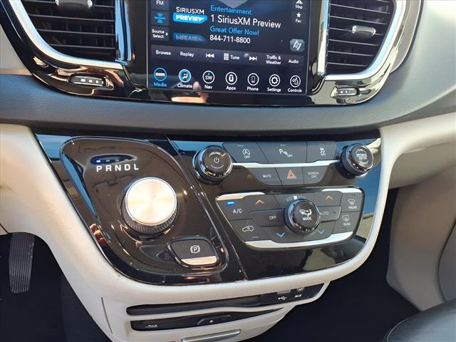 Used 2020 Chrysler Pacifica Touring-L Plus image 12